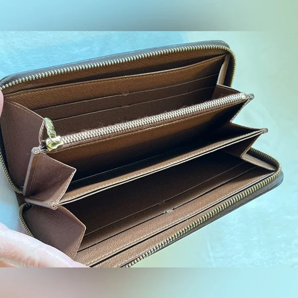 Louis Vuitton Monogram Zippy Wallet - Picture 6 of 16